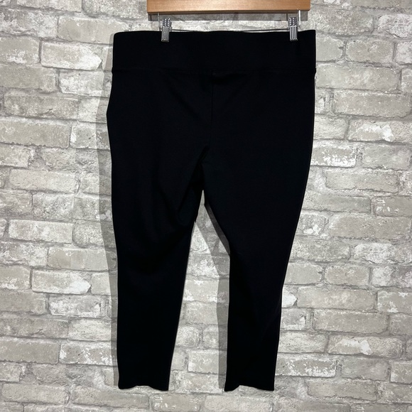 Torrid Women's 1R Stretchy Pull On Pants Black Leggings Great Condition - Picture 2 of 6